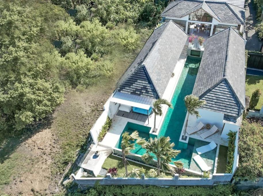 Villa Hakem Elegant And Modern 4 Bedrooms Villa Pool View Canggu  Bagian luar foto