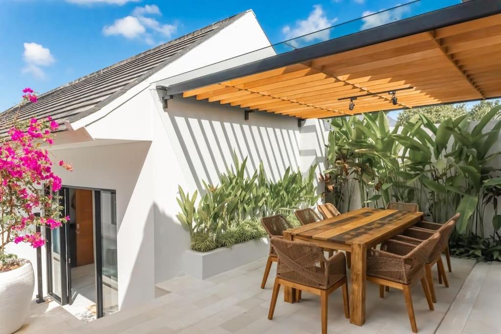 Villa Hakem Elegant And Modern 4 Bedrooms Villa Pool View Canggu  Bagian luar foto