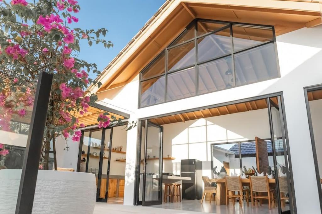 Villa Hakem Elegant And Modern 4 Bedrooms Villa Pool View Canggu  Bagian luar foto