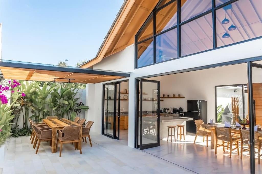 Villa Hakem Elegant And Modern 4 Bedrooms Villa Pool View Canggu  Bagian luar foto