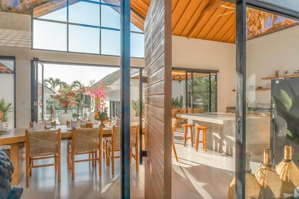 Villa Hakem Elegant And Modern 4 Bedrooms Villa Pool View Canggu  Bagian luar foto